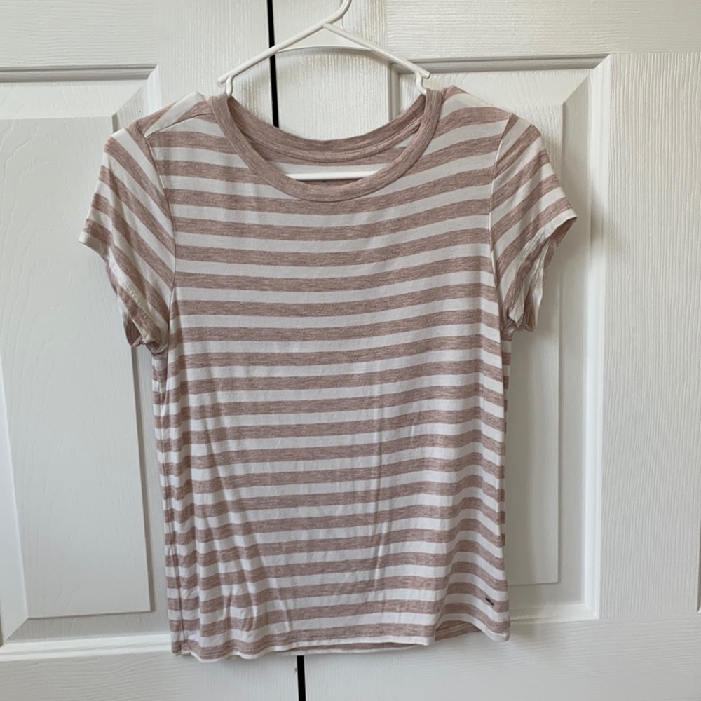 Small Women’s American Eagle shirt